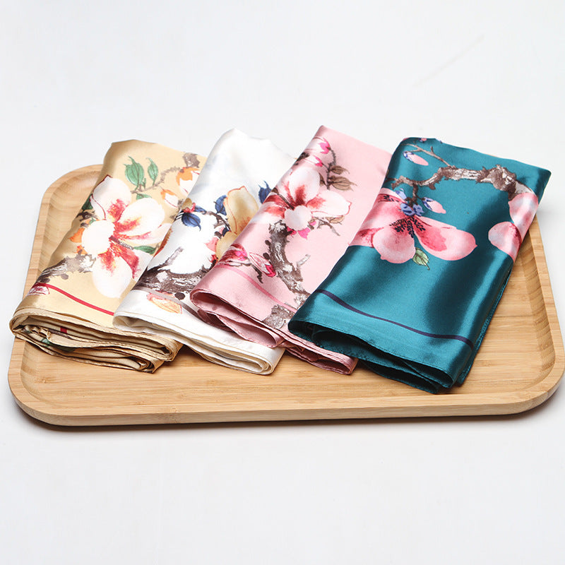 Foulard "Élégance Florale" en Soie