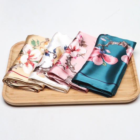 Foulard "Élégance Florale" en Soie